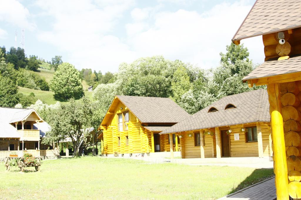 Casutele Din Moisei Hotel Exterior foto